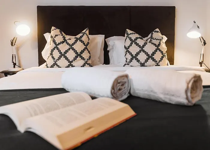 Priest Πανσιόν 3*