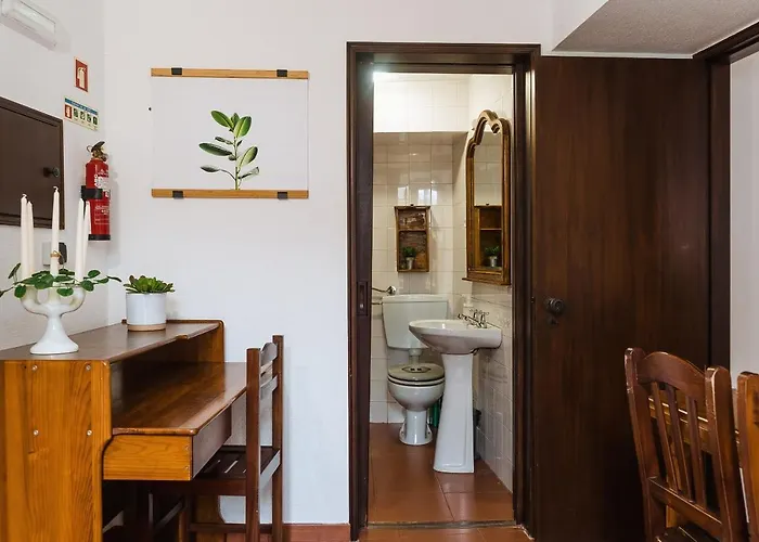 Priest Πανσιόν Όμπιδος